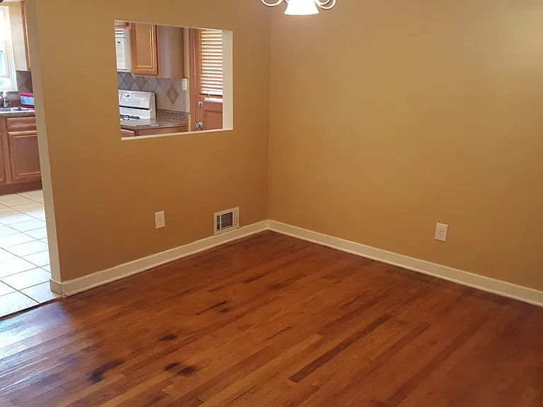 4111 Stanley St — Photo 4
