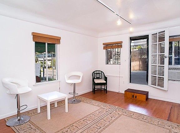 3rd image of 3361 1/2 Cahuenga Blvd W