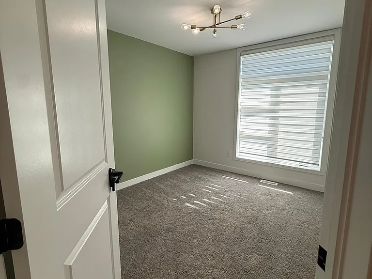 92 Longworth Ave — Photo 28