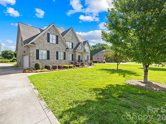 3rd image of 105 Mandarin Dr
