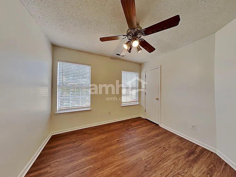 160 Camforth Dr — Photo 16