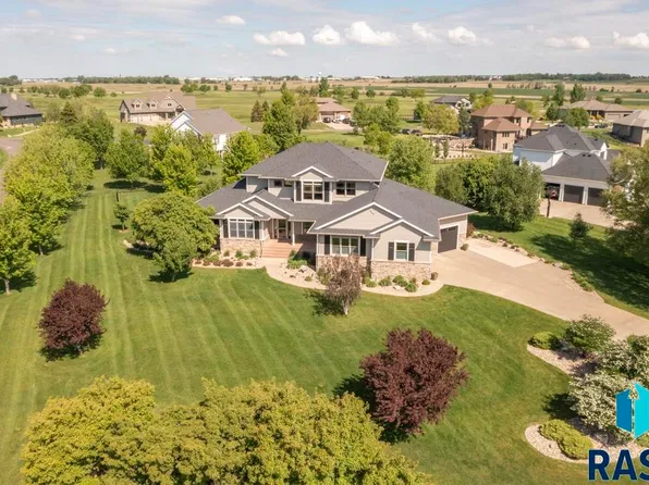 27181 Bakker Pl, Sioux Falls, SD 57108