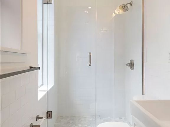 5th image of 42 Grand St APT 2