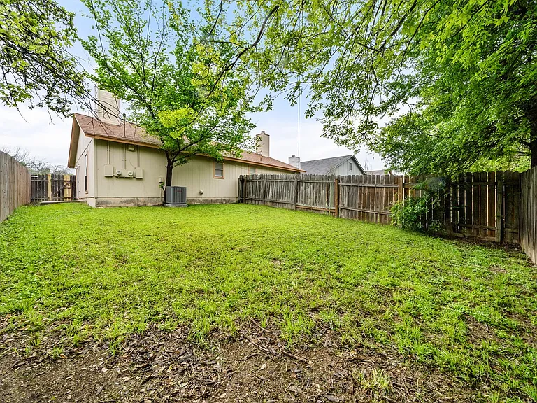 411 Greenlawn Blvd — Photo 28