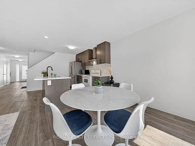95 Queensbrook Cres — Photo 12