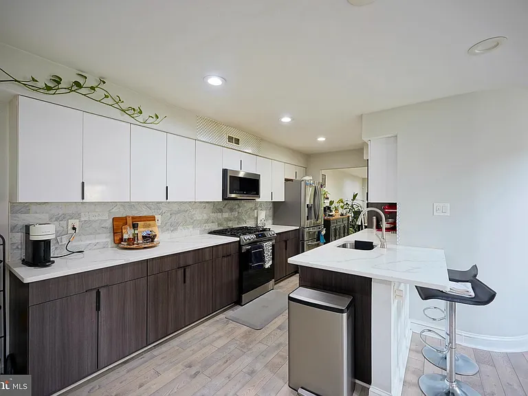 16 Buckingham Pl — Photo 17