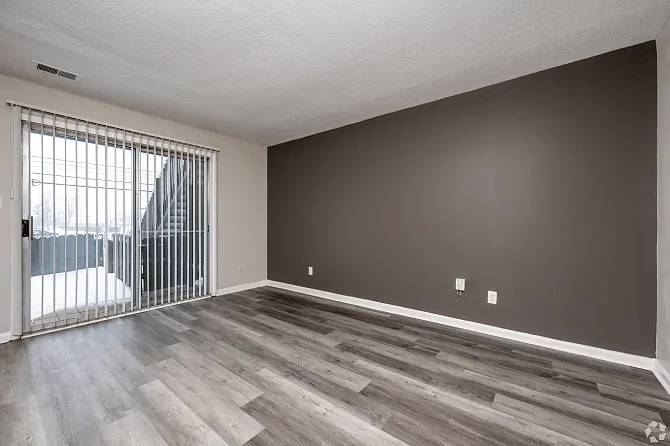 Lake Castleton Apartments — Photo 32