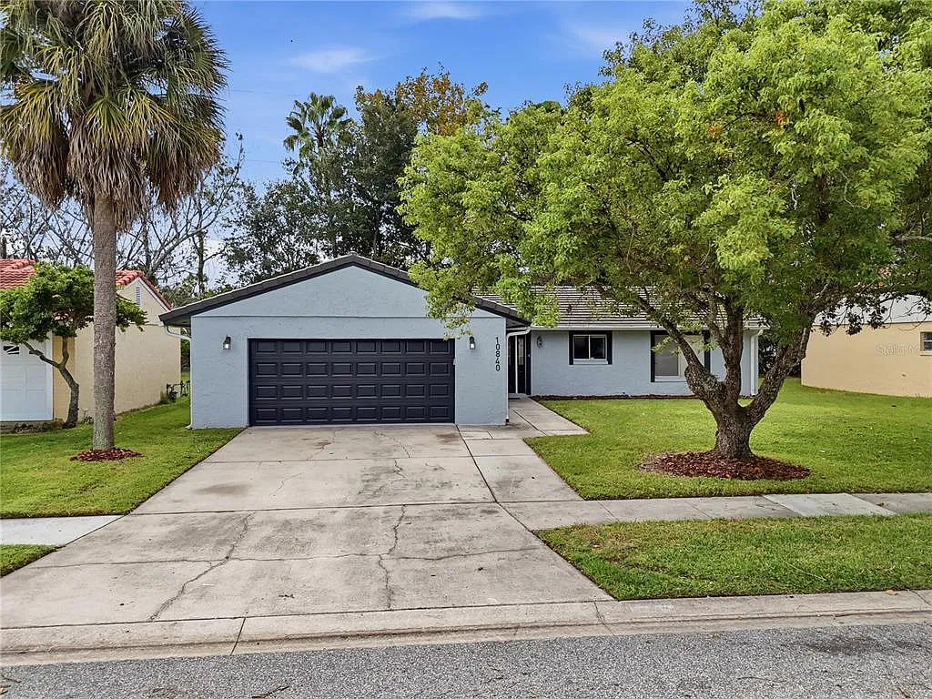 3 bed, 2.0 bath, 1976 sqft, $2,800 — Photo 1