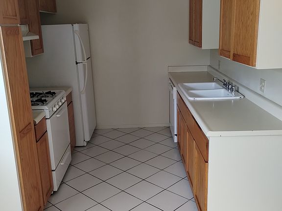 3rd image of 639 Hill St #A