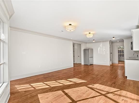 4th image of 600 Pelican St