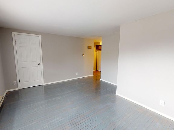 3rd image of 318-324 W Rensselaer St #320-1/2