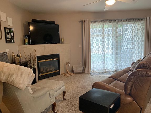 3rd image of 4600 Grand Ave Unit B1