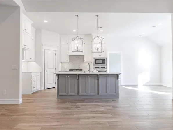 9320 NW 116th St, Yukon, OK 73099