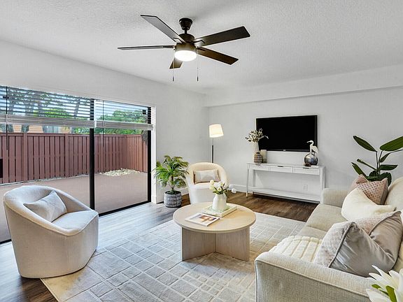 5th image of 2937 Waterford Drive