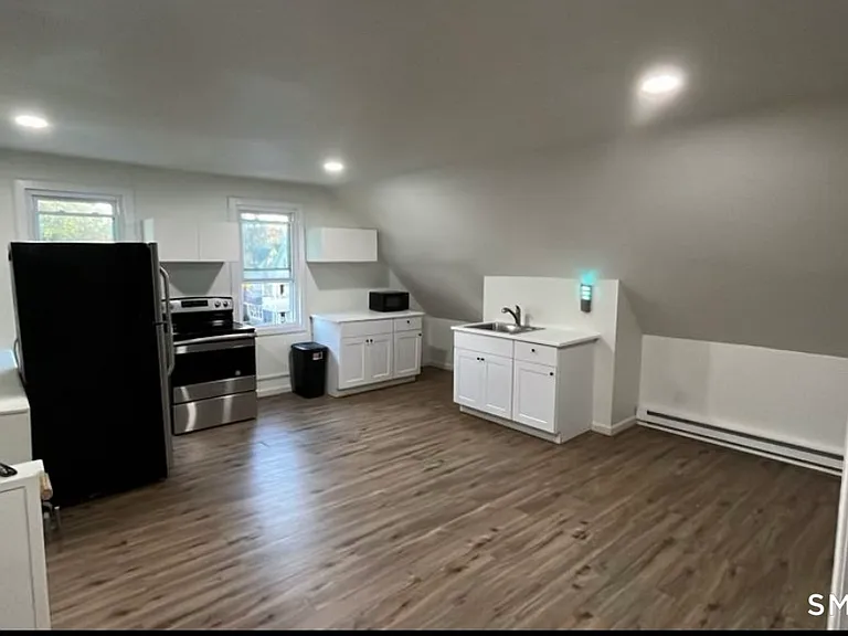 10 Rowe St — Photo 1