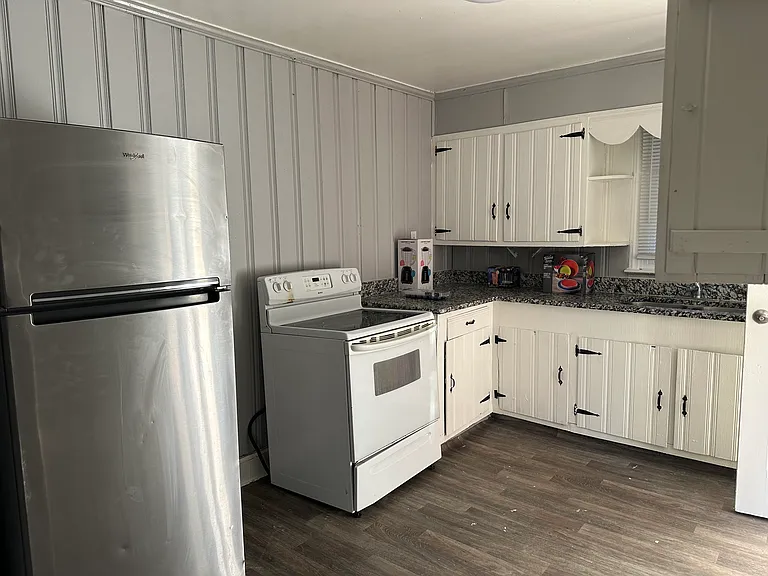 1571 Wellworth Ave — Photo 12