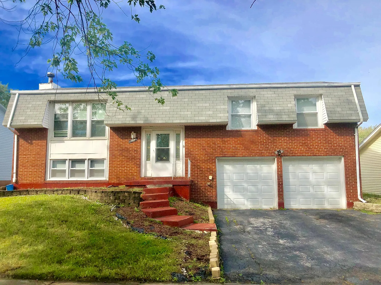 4 bed, 1.5 bath, 2350 sqft, $3,185 — Photo 4