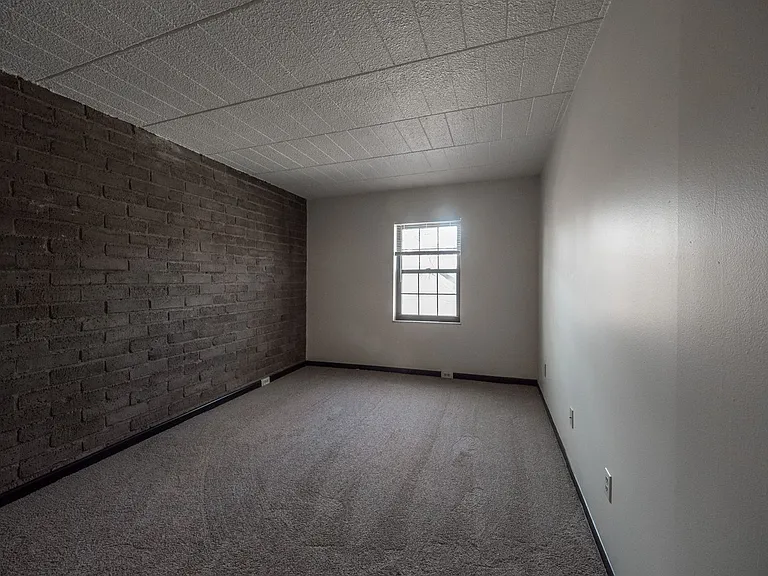 515-519 Rebecca Ave — Photo 11