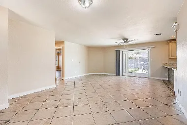 3 bed, 1672 sqft, $2,200 — Photo 2