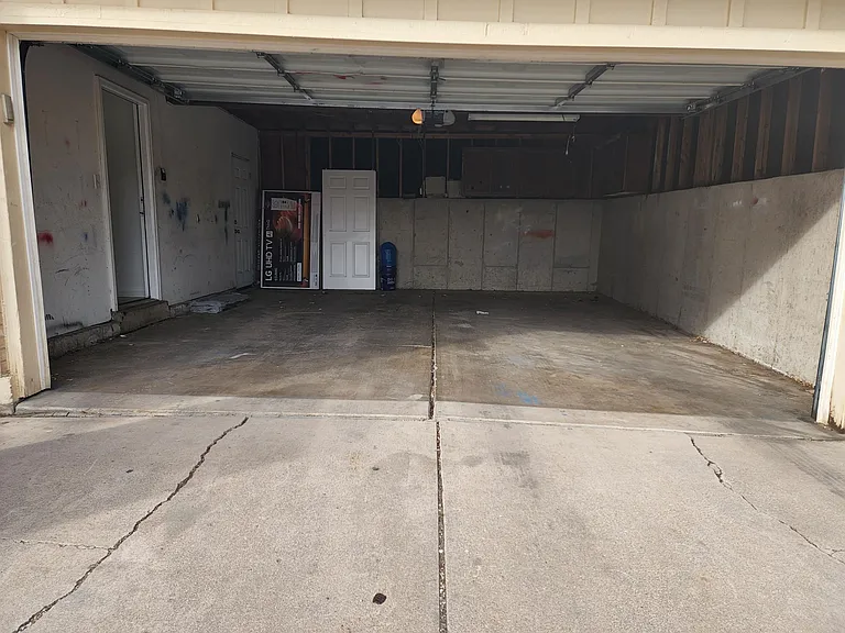 1052 Magnolia St — Photo 2