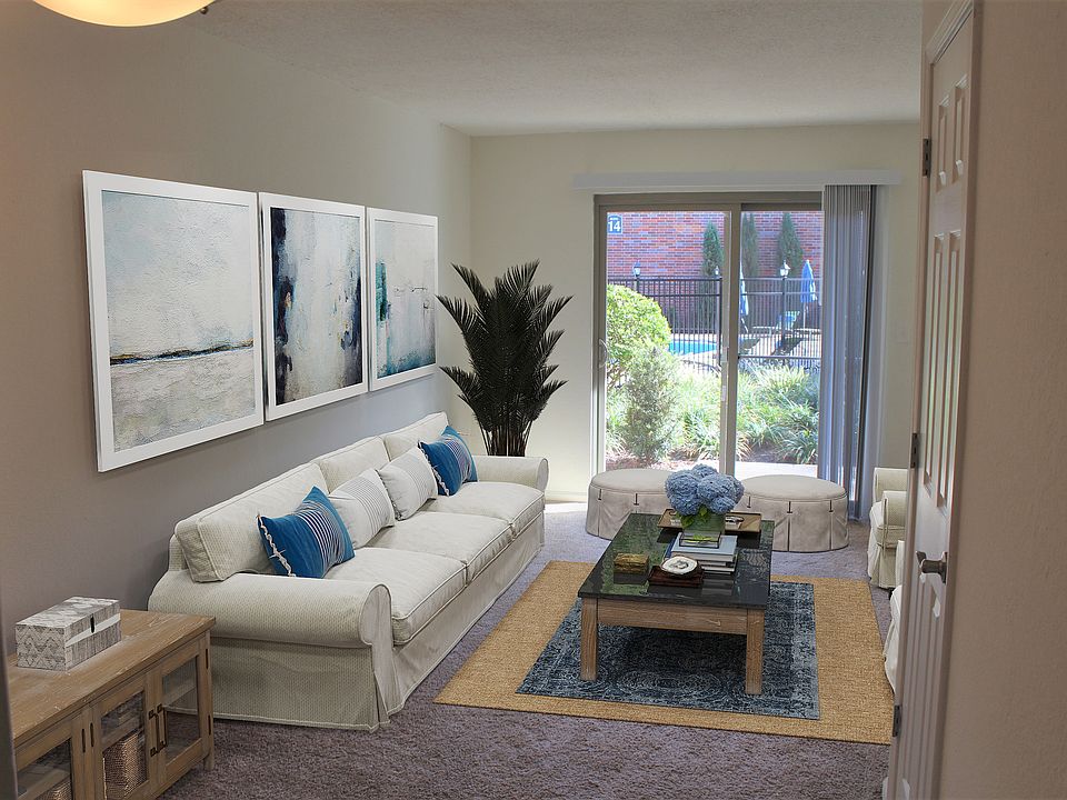Two bedroom with pool view
