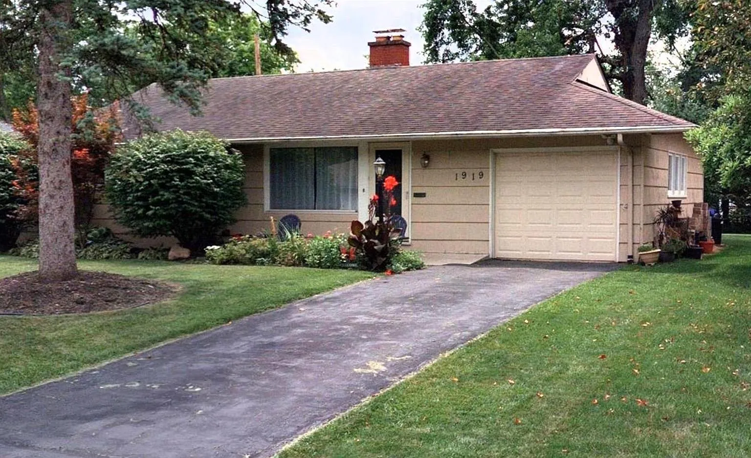 1919 Langham Rd — Photo 1