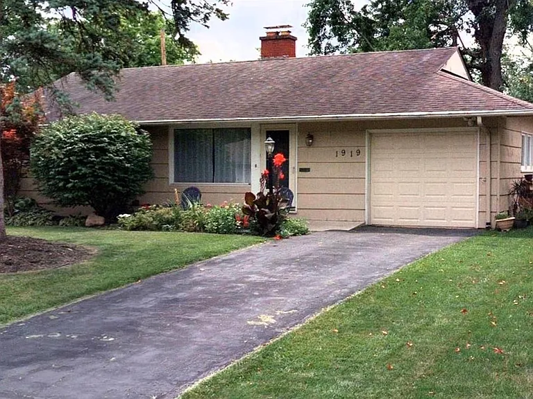 1919 Langham Rd — Photo 1