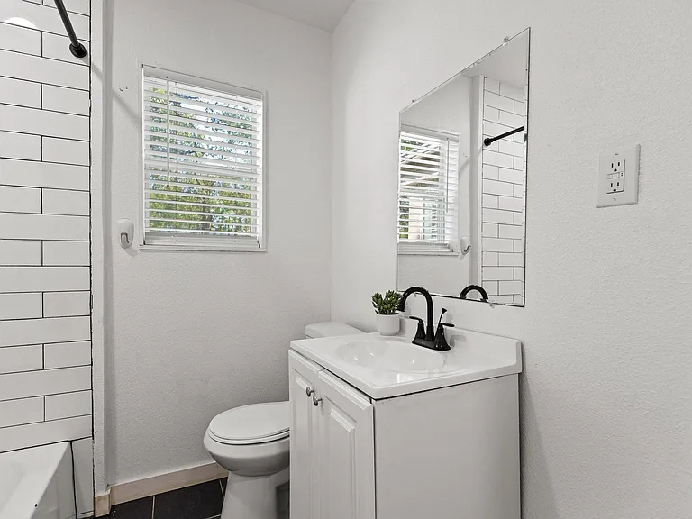 82 Vaughn Dr — Photo 17