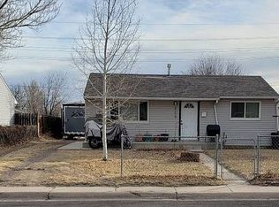 215 Hynds Ave, Cheyenne, WY 82007