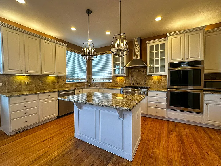 7856 Stonedale Dr — Photo 17