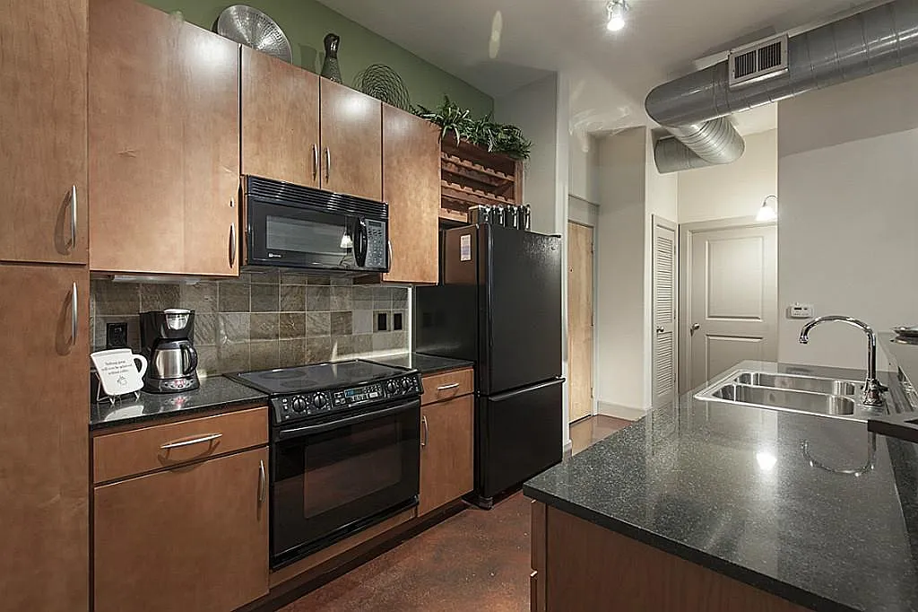 2 bed, 1342 sqft, $3,200 — Photo 2