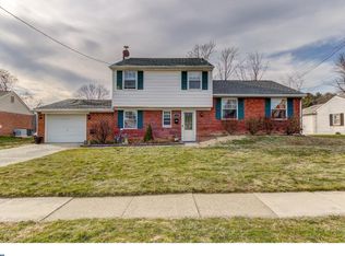 613 Lincoln Dr, Brookhaven, PA 19015