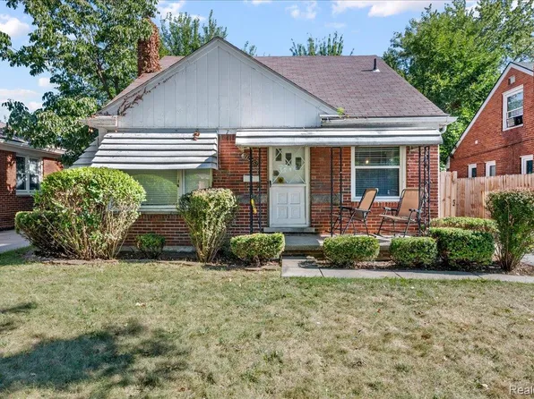 21365 Newcastle Rd, Harper Woods, MI 48225