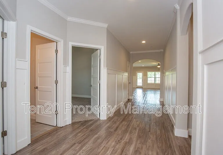 9827 Yellow Pine Rd — Photo 8