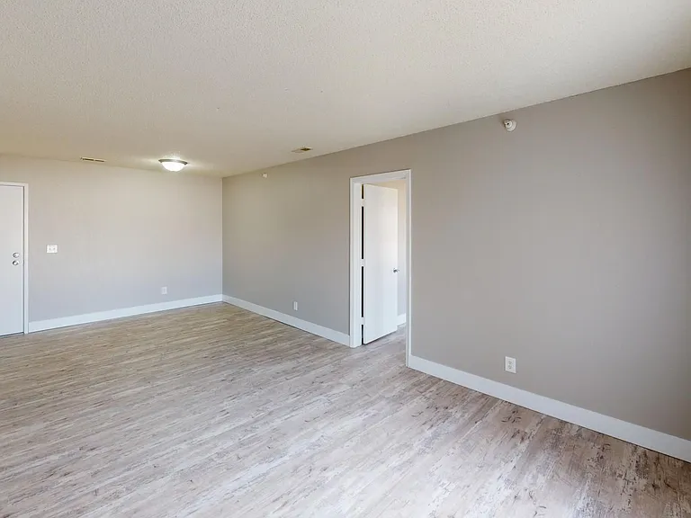 1201 S Hutchins Ave — Photo 14