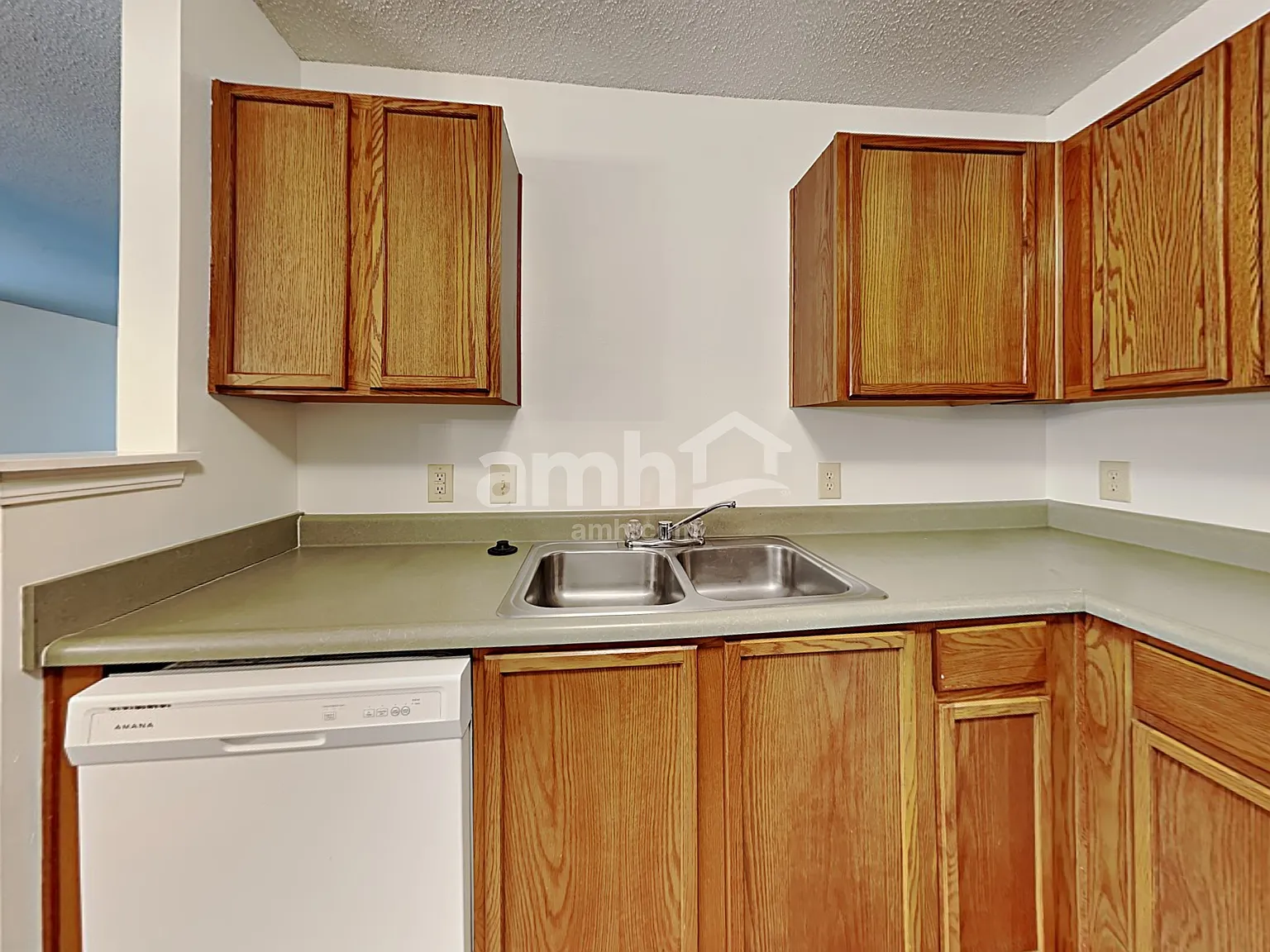 3 bed, 2.5 bath, 2122 sqft, $1,945 — Photo 4