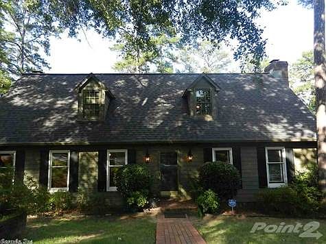 Charming Williamsburg 2-story steal your heart!