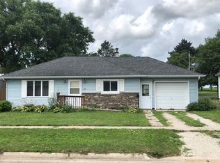 704 E 2nd St, Sumner, IA 50674