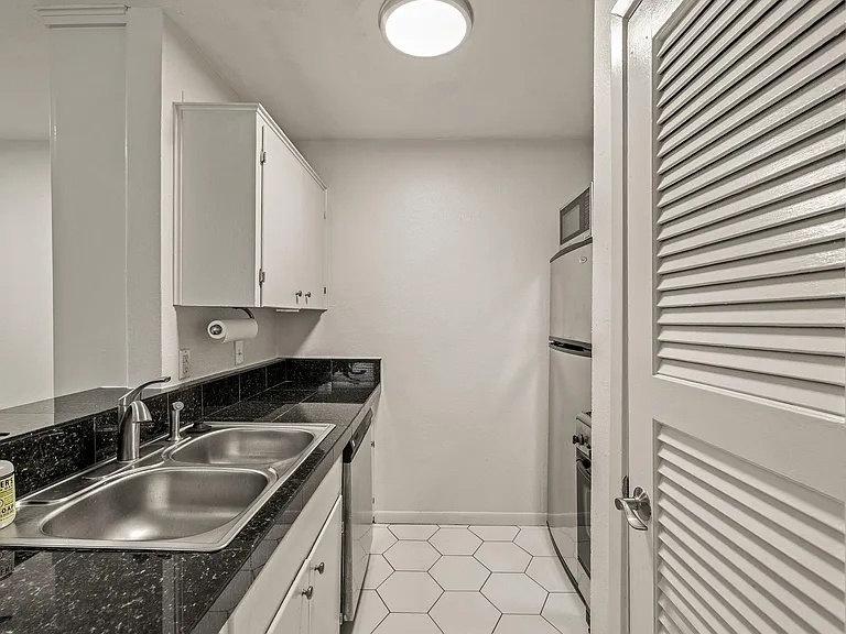 4306 Avenue A #105 — Photo 4