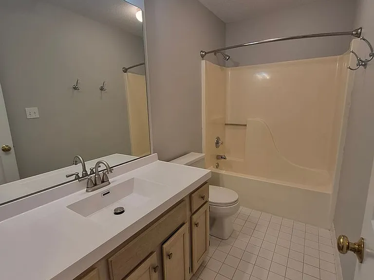 415 Park Ave #100 — Photo 14