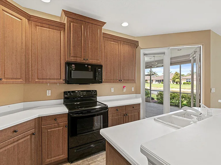 4331 Turnberry Cir — Photo 9