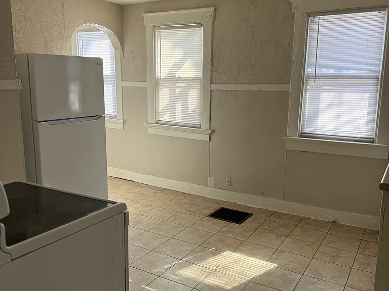 1316 W Grand Ave #1 — Photo 10