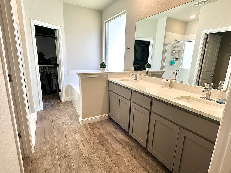 252 Drumcliffe Dr — Photo 8