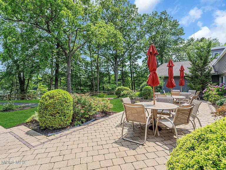 34 Lexington Ct — Photo 27