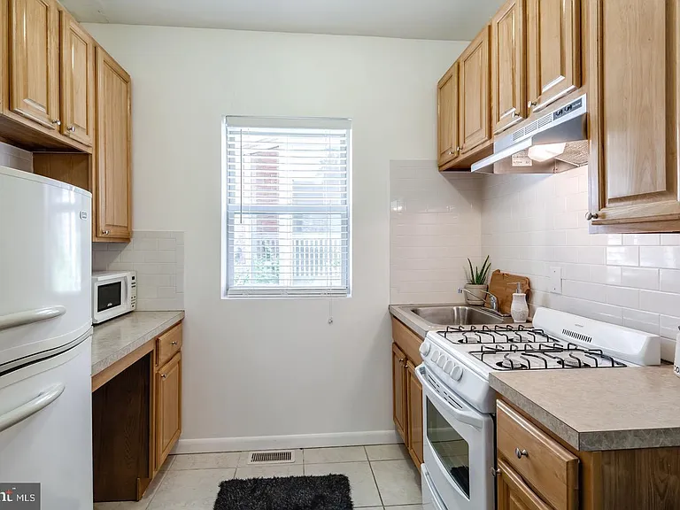 2013 Waverly St — Photo 10