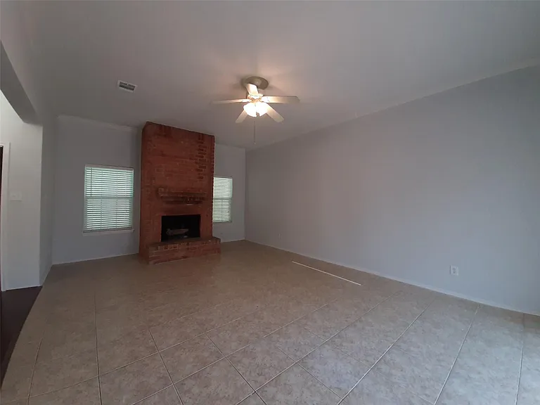 8 Fawnchase Ct — Photo 5