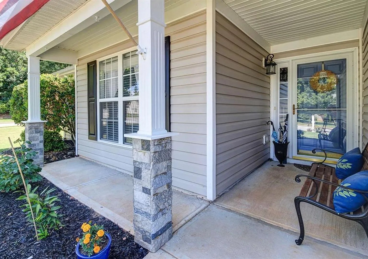 Charming 3 bed, 2 full bath home in Newnan! Must see! — Photo 3