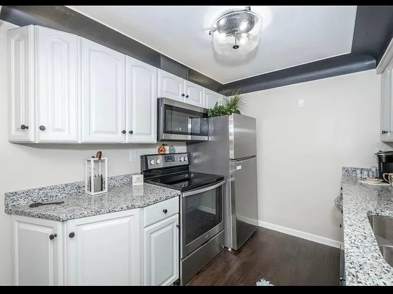1072 Western Row Rd — Photo 5
