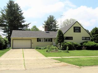 662 E Oak St, Juneau, WI 53039