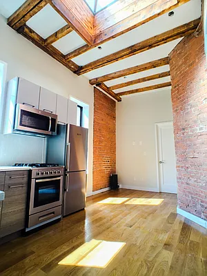 Rented by (Legacy) NY Quality Living Uptown | media 12